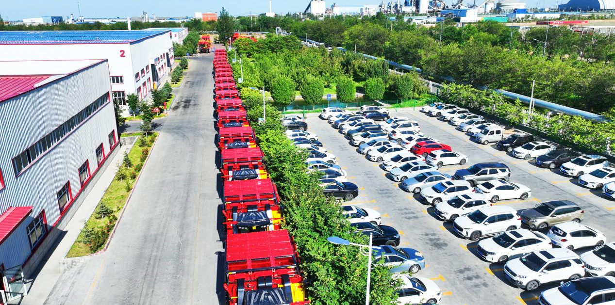 On the eve of autumn harvest, in order to ensure the timely delivery of domestic and foreign orders, the assembly line was fully operational and overtime production was carried out, and batches of new products were rolled off the production line.